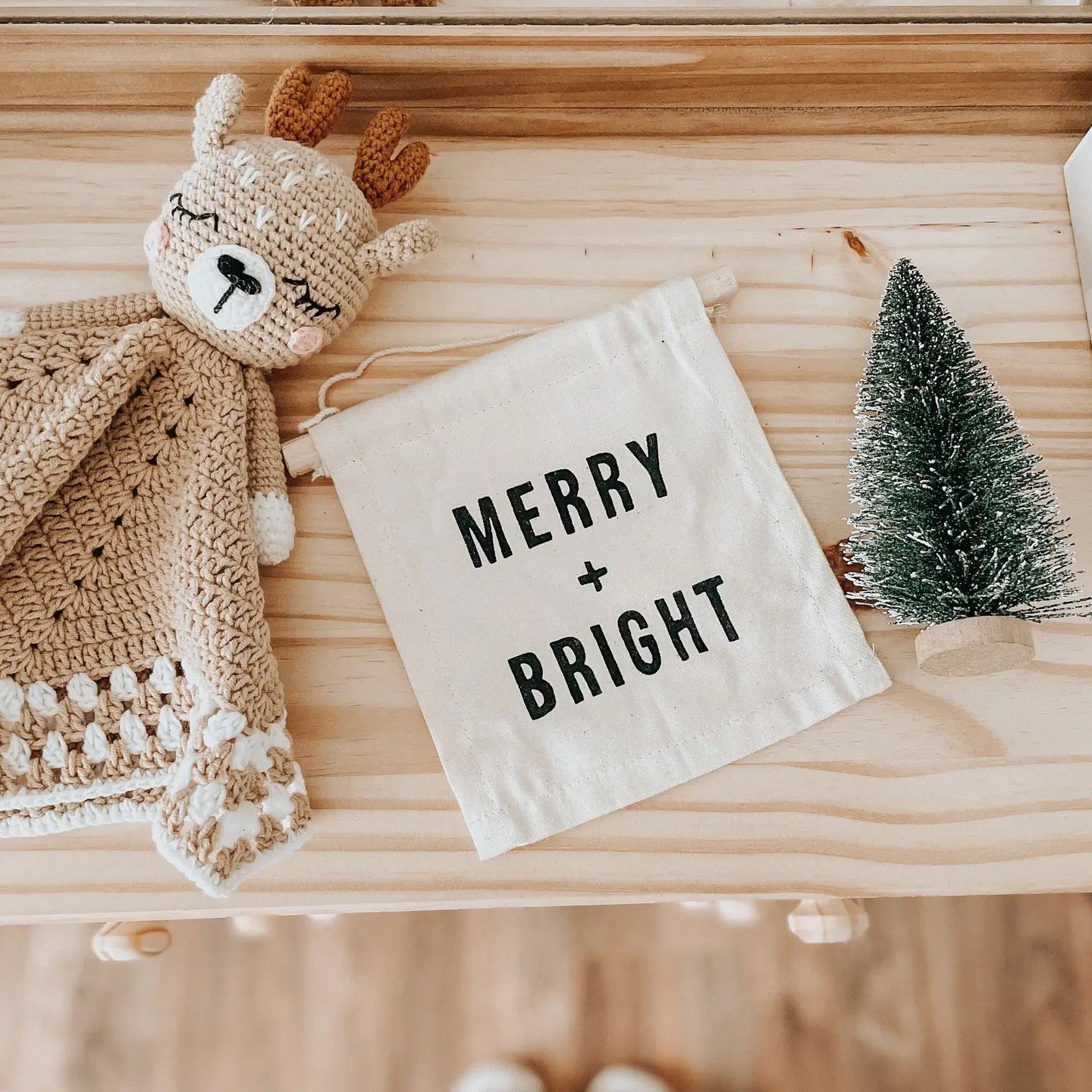 Merry + Bright Hang Sign