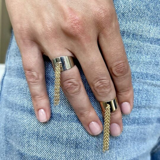 Minimalist Midi And Simple Rings With Chains In Gold Tone