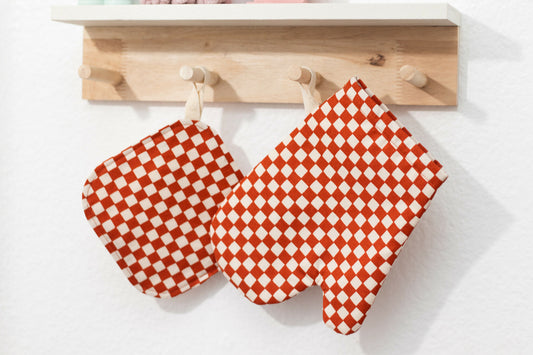 Kid's Toy Oven Mitt & Pot Holder Set In Cinnamon Spice Checkers