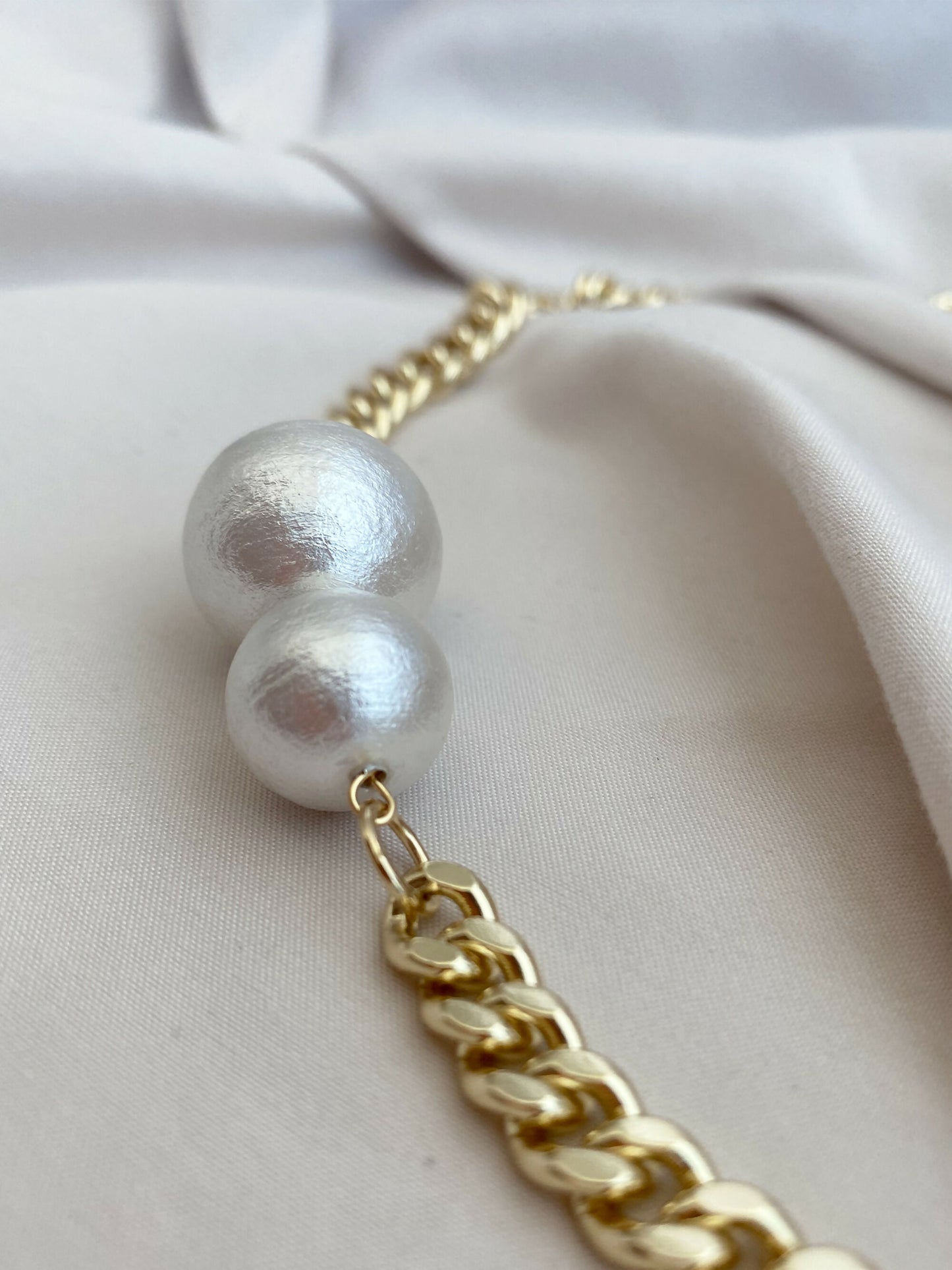 Necklace With Japanese Cotton Pearls In Gold Tone